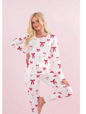 Kyte Bamboo Women's Jogger Pajama Set in Big Love Bow